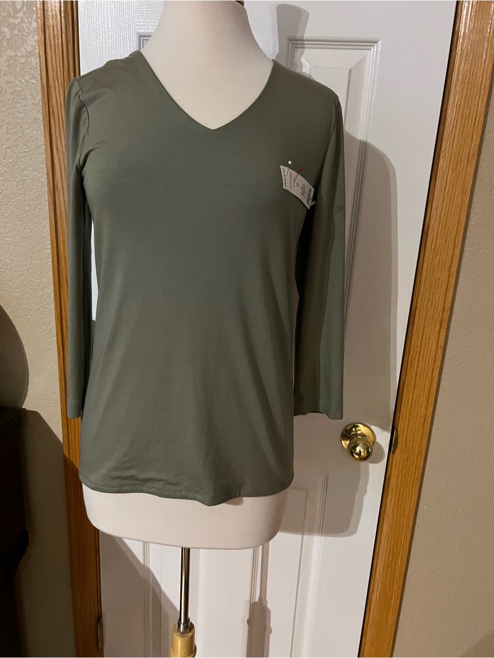 Chico's Olive V-Neck Long Sleeve Tee